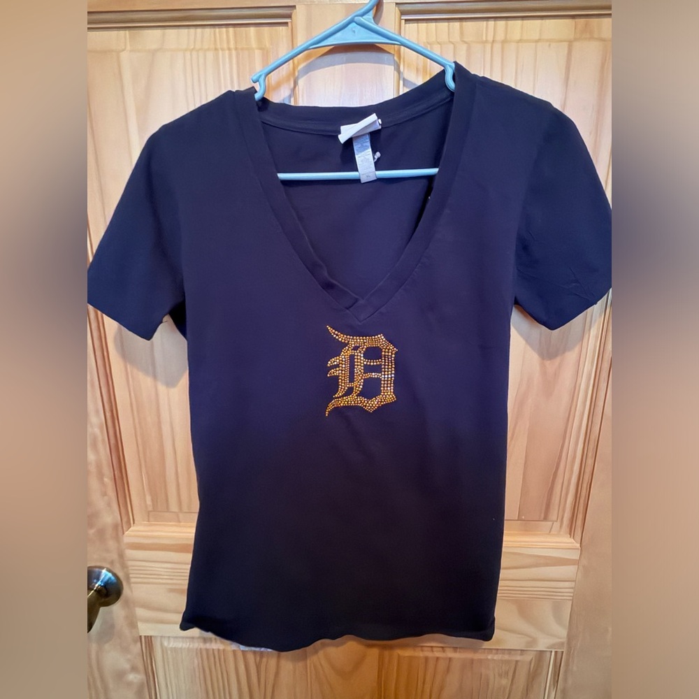 Detroit Tigers Sparkling Rhinestone Women’s Lim Fit T-shirtFan Fashion Tee